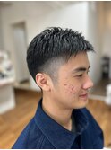 顔周りだけ2ブロックにしたベリーショート
