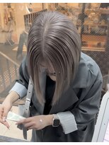 クヴェルアンドコー(Kvell&Co.)&nbsp;グレージュ×ボブ　大阪・心斎橋