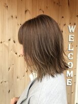 サンディーズ(Sandees)&nbsp;▼ナチュラルベージュカラー×外ハネローレイヤーロブ