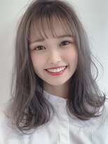 グランマッシュ(Granmash)&nbsp;ナチュラルなミディアムボブ：カール多め