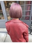 ピンクアッシュのパッツンボブ