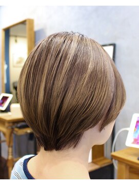ペコペコラ(Peco Pecora) ハイライト×丸みショートボブ