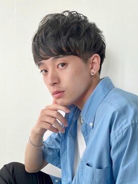 シスタ(SISTA) 黒髪束感ツーブロックマッシュショート