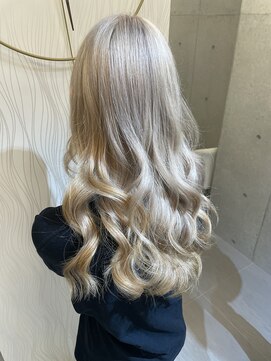 ルミエール(Lumiere) 抜きっぱなし風ブロンド「レイヤースタイル」