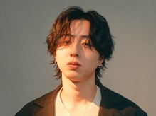 バイフィフス 原宿/表参道(by fifth)の雰囲気（センターパートウルフ波巻きスパイラルパーマ[メンズパーマ/韓国）