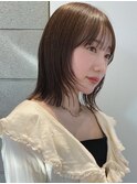 お顔周りカット/タイトなレイヤーボブと透明感ベージュカラー