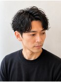30代に似合う黒髪ナチュラルセンターパートパーマ
