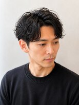 グースカ(guusca) 30代に似合う黒髪ナチュラルセンターパートパーマ