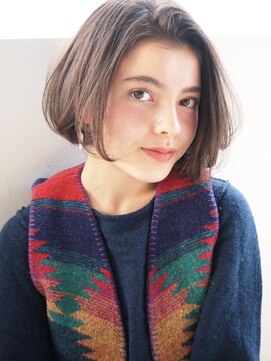 コス(kos) 『nanuk*ueki』重さを残したタイトな抜け感ワンレンボブ