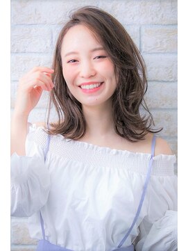 ソア 武蔵小杉(SOAR) 毛先パーマの黒髪ウォーターフォールにことりベージュハイライト