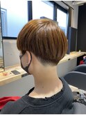 刈り上げショート女子