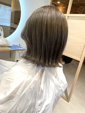 チェルシーヘアーデザイン(Chelsea hair design) 外ハネ｜切りっぱなしボブ｜外ハネボブ｜グレージュ