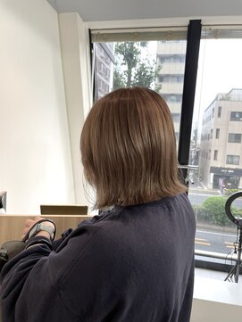 エル 北千住(elu) 切りっぱなしボブミルクティーブラウン【高橋担当】