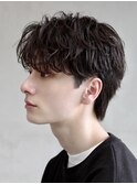 無造作パーマセンターパートマッシュツーブロック刈り上げ