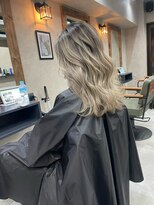 サニー 渋谷(SUNNY)&nbsp;バレイヤージュ、ハイライト、レイヤーロング、グレーベージュ