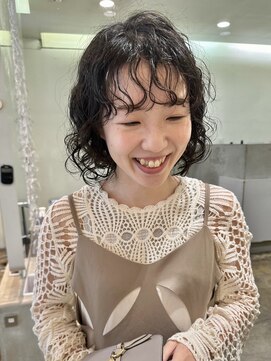 ピエドプールポッシュ(PiED DE POULE POCHE) ミディアムパーマ