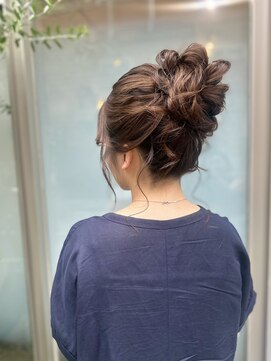 マーリー(marlee) ふわっとシニヨン