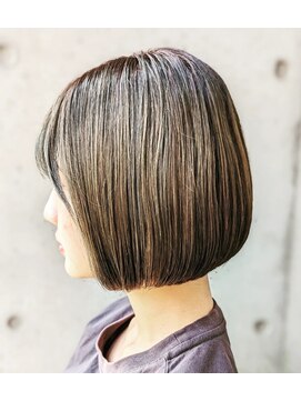 オーガニック リブ 川越(organic+live) 20代30代切りっぱなし前下がりストレート小顔補正カット