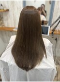 アッシュベージュ×ロングレイヤースタイル