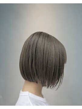 アン ブリーチ(UN BLEACH) ミニボブ透明感カラー×髪質改善Tr【三宅】