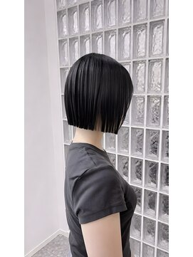 ロイロ(LoiLo) ツヤ感が際立つコンパクトボブ　【MAI】