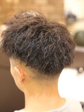 バーバーショップ ネオ セカンド(BARBERSHOP NEO2nd) ツイストパーマ×フェード［宇都宮/バーバー/メンズカット/床屋]