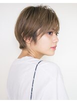 ピズム(PISM) 耳かけカジュアルイメチェンショート/フォギーベージュ 