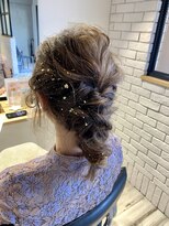 ストロベリーR. お呼ばれヘアー♪「金粉ちらしヘアセット」