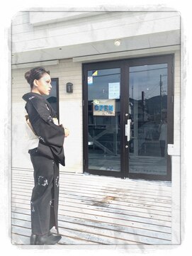 ブルー バード(BLUE BIRD) 格好良くスッキリ遊ぶ夜会巻き