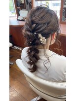 およばれアレンジ　結婚式　編み込み　編み下ろし　ポニーテール