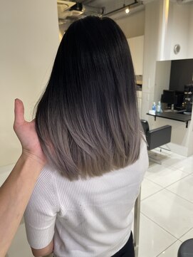 アライブ ハラジュク(ALIVE harajuku) ホワイトシルバーグラデーション ryota