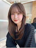20代に人気！顔周りの後れ毛がかわいいシャギーレイヤーロング