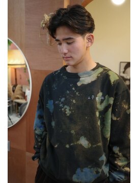 エディ(Edy) メンズセンターパートフェザーパーマ刈り上げ眉カット韓国ヘア