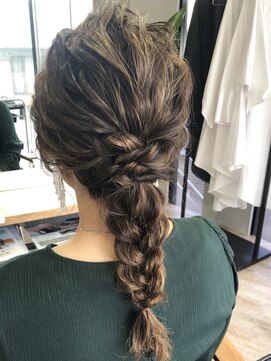 スリースター(THREE STAR) 【THREE STAR】ツヤふわ編み下ろしアレンジ