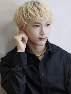 コンフィデンス メンズヘアー(confidence MEN'S HAIR) コタマッシュ『スパイラルパーマ×脱ぎっぱなしブリーチ』 新宿