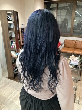 コワファーストナガサキシャンプーボーイ(COIFF1RST NAGASAKI SHAMPOO BOY) ブリーチ1回 暗めネイビーブルー