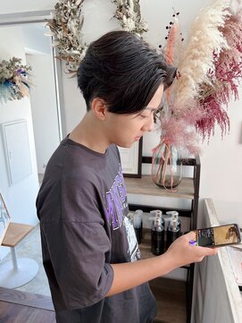 ネオ(Neo) 前下がりセンターパート