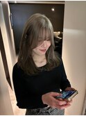 オリーブグレージュ
