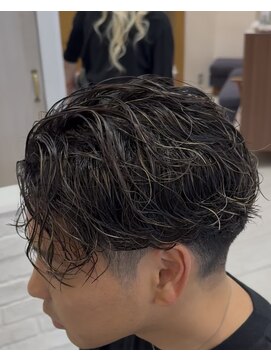 オーバル ジングウマエ(OVARL jingumae) 細かめセンターパートスパイラル