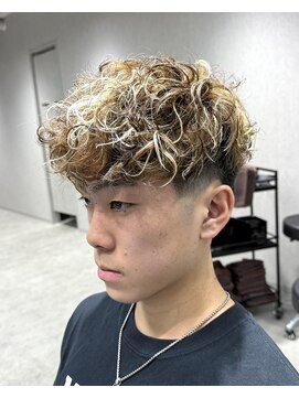 テクト バイアッシュ 吉祥寺店(Tect by Ash) 海外風スペインカールフリンジカットテーパーフェード