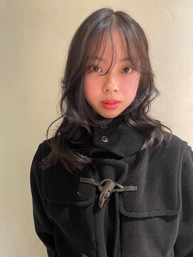 ハイレイヤー/ミディアム・ロングレイヤー/顔周り・フェイス20代