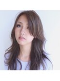 ハイライトで巻き髪を活かすロングヘアー