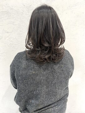 ヘアデザイン ソラ(Sola) ふわっとレイヤーパーマロングスタイル×黒髪暗髪