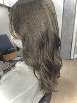 ワン(One)の写真/今話題◎大人気の"イルミナ白髪ぼかしハイライト"でトレンドを程よく取り入れながらキレイに☆