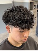 海外風刈り上げ前下がりくるくるスペインカール