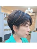 京都の大人女性へ、小顔に見えるショートカット。