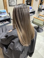 サニー 渋谷(SUNNY)&nbsp;バレイヤージュ、ハイライト、レイヤーロング、グレーベージュ