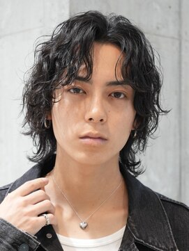 バイフィフス 原宿/表参道(by fifth) 原宿波巻きスパイラルパーマ微分けセンターパートウルフヘア黒髪