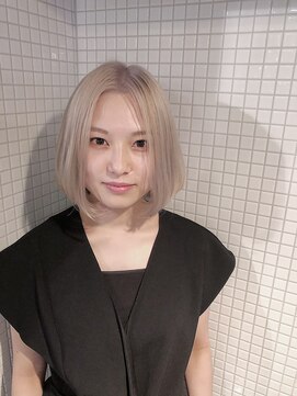 プレゼンス ネイヴィ(PRESENCE NAVY) ミディアム/ブロンドカラー/ロブヘア/ダブルカラー