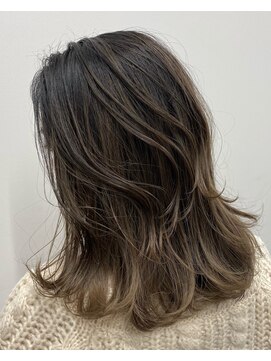 クールブ(Courbe) 透明感◎カーキグレージュ【2023 Courbe ヘアカラー】